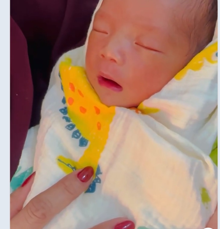 Em bé của gia đình chị D.N. sau hành trình được bác sĩ Tùng theo sát